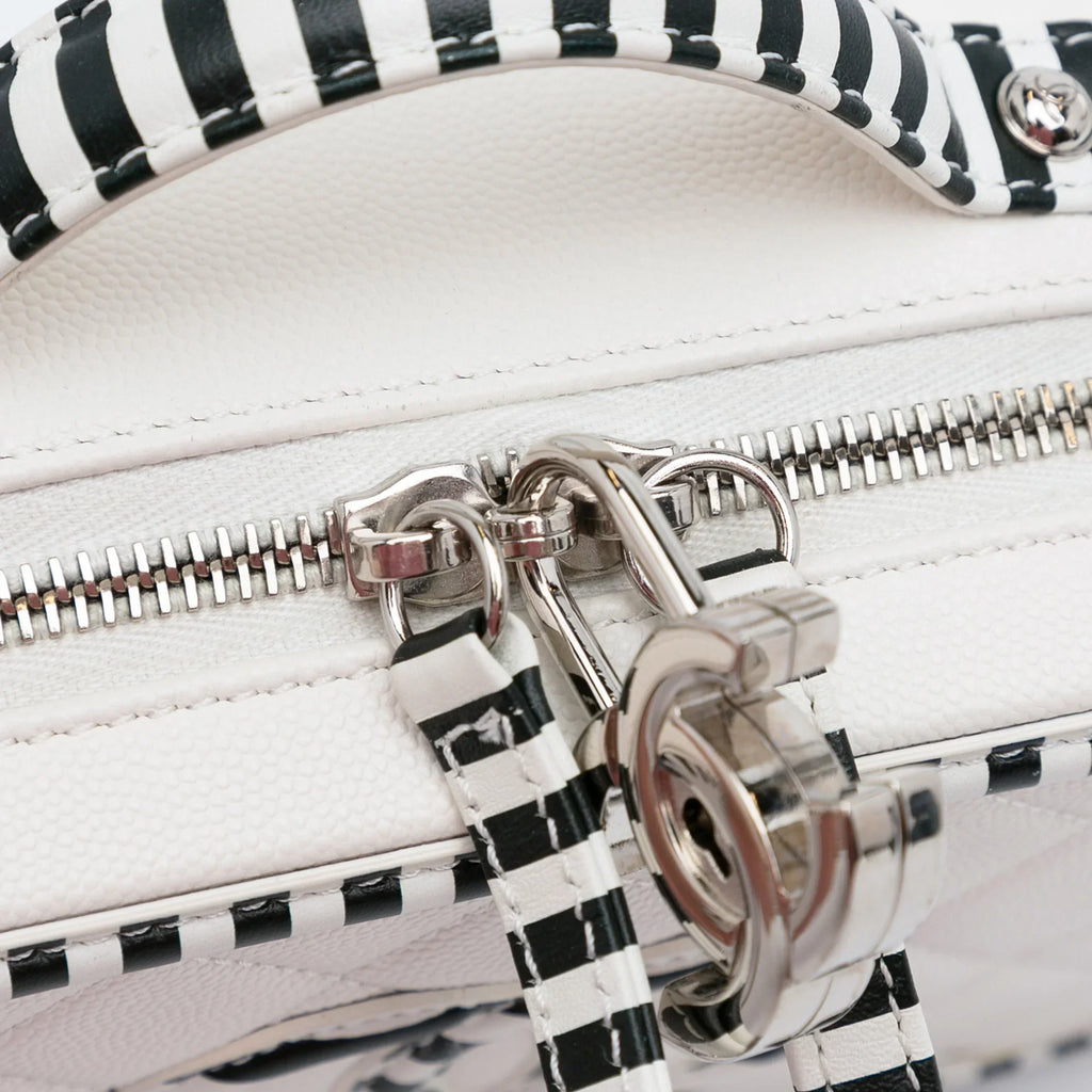 Filigree Leather (Like Pre-Owned Caviar Bag Authenticated CC White Unisex Small Chanel New) Vanity