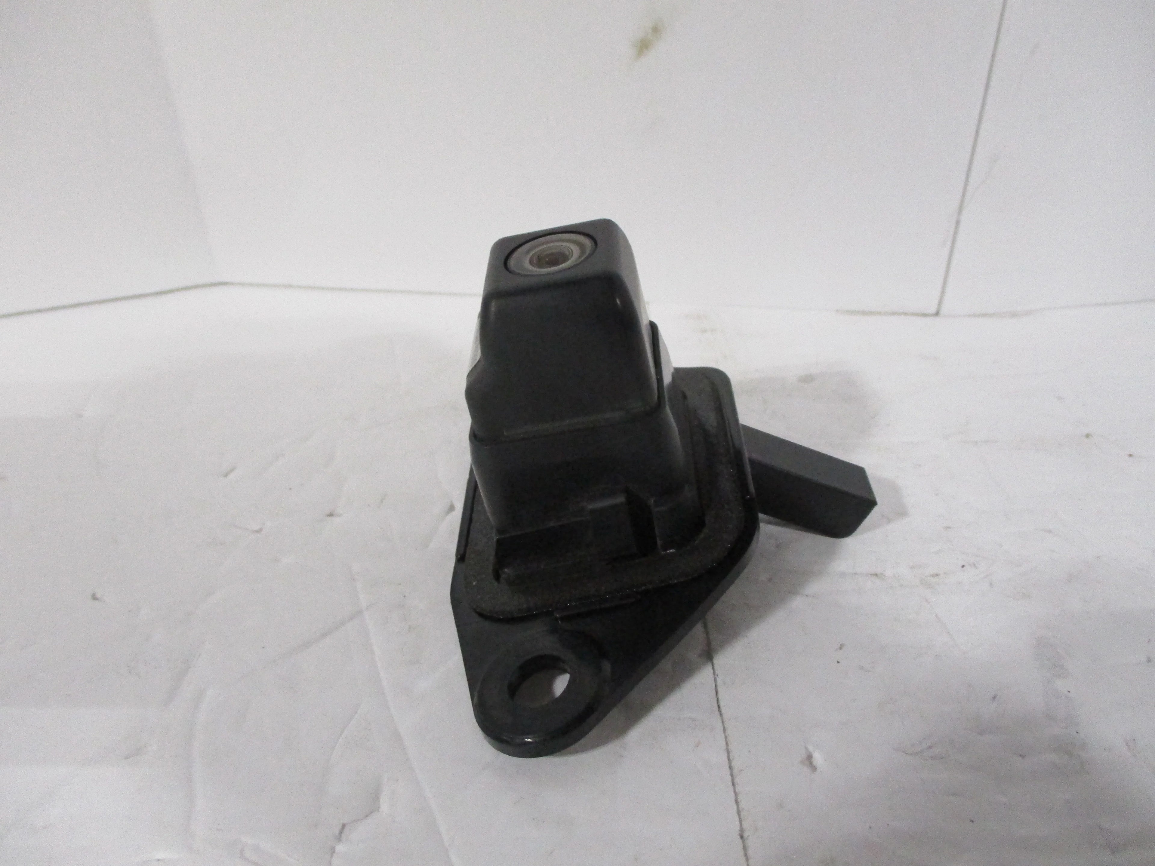 Rear OEM Liftgate 13 View 10 12 Backup 09 11 Camera Toyota Highlander Pre-Owned (Good) Mounted