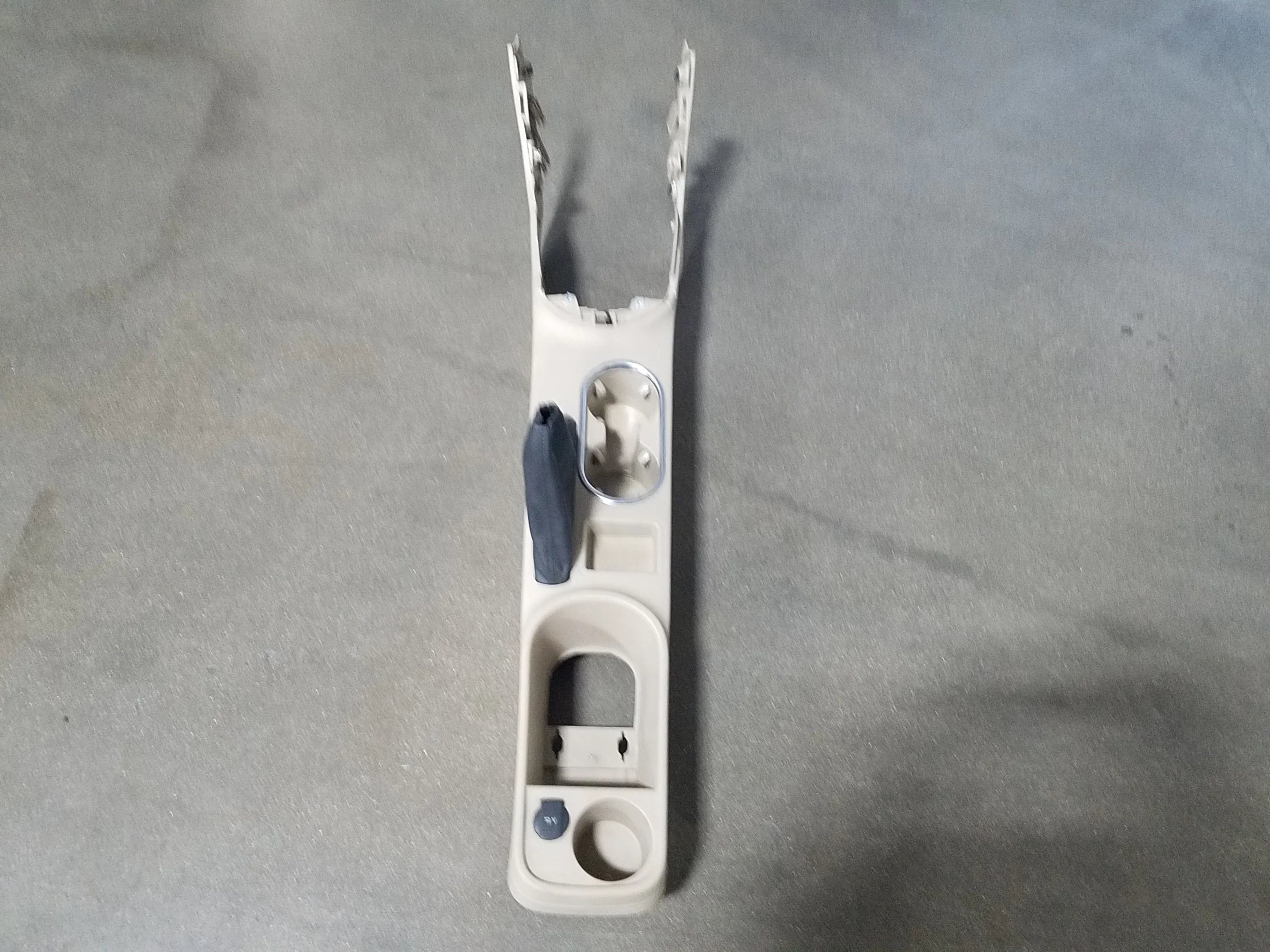 Volkswagen 2018-2019 Beetle Pre-Owned Console LKQ Center OEM Floor (Good)