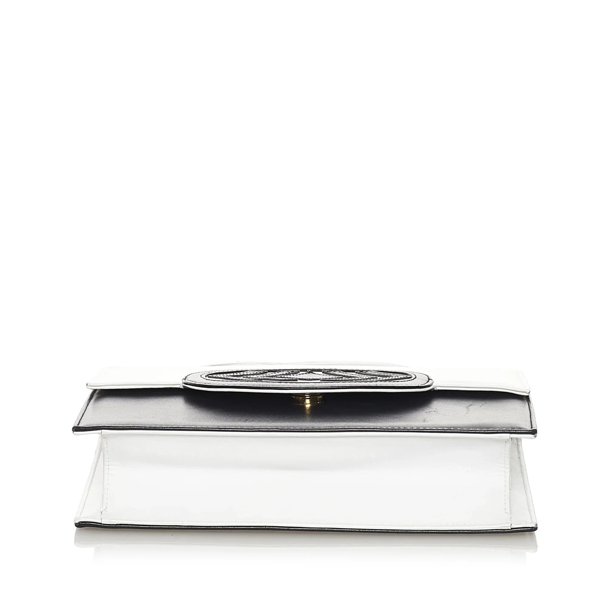 Pre-Owned Crossbody Bag Valentino Calf Authenticated White Leather Women (Good)