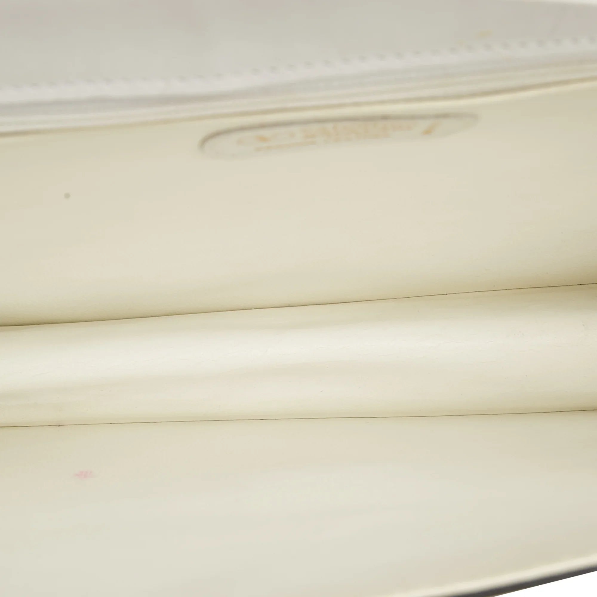 Pre-Owned Crossbody Bag Valentino Calf Authenticated White Leather Women (Good)