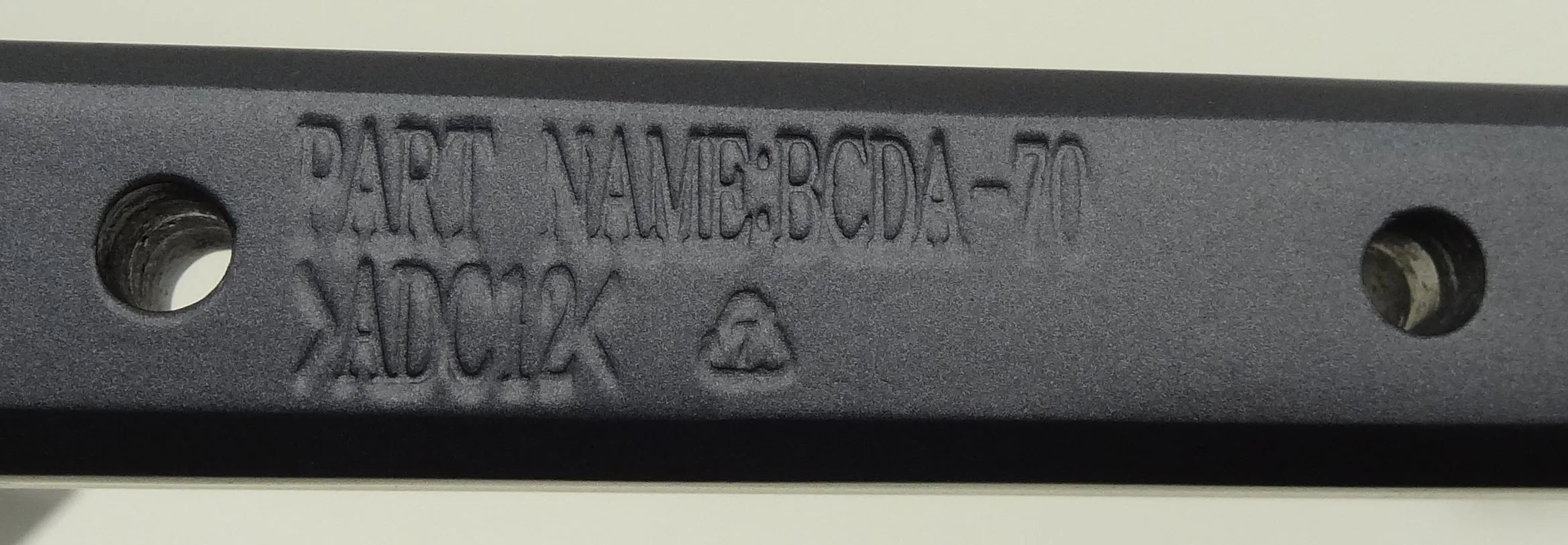 M75QXM-K03 1A317Y700-GB2-G Legs Vizio (BCDA-70) NEW