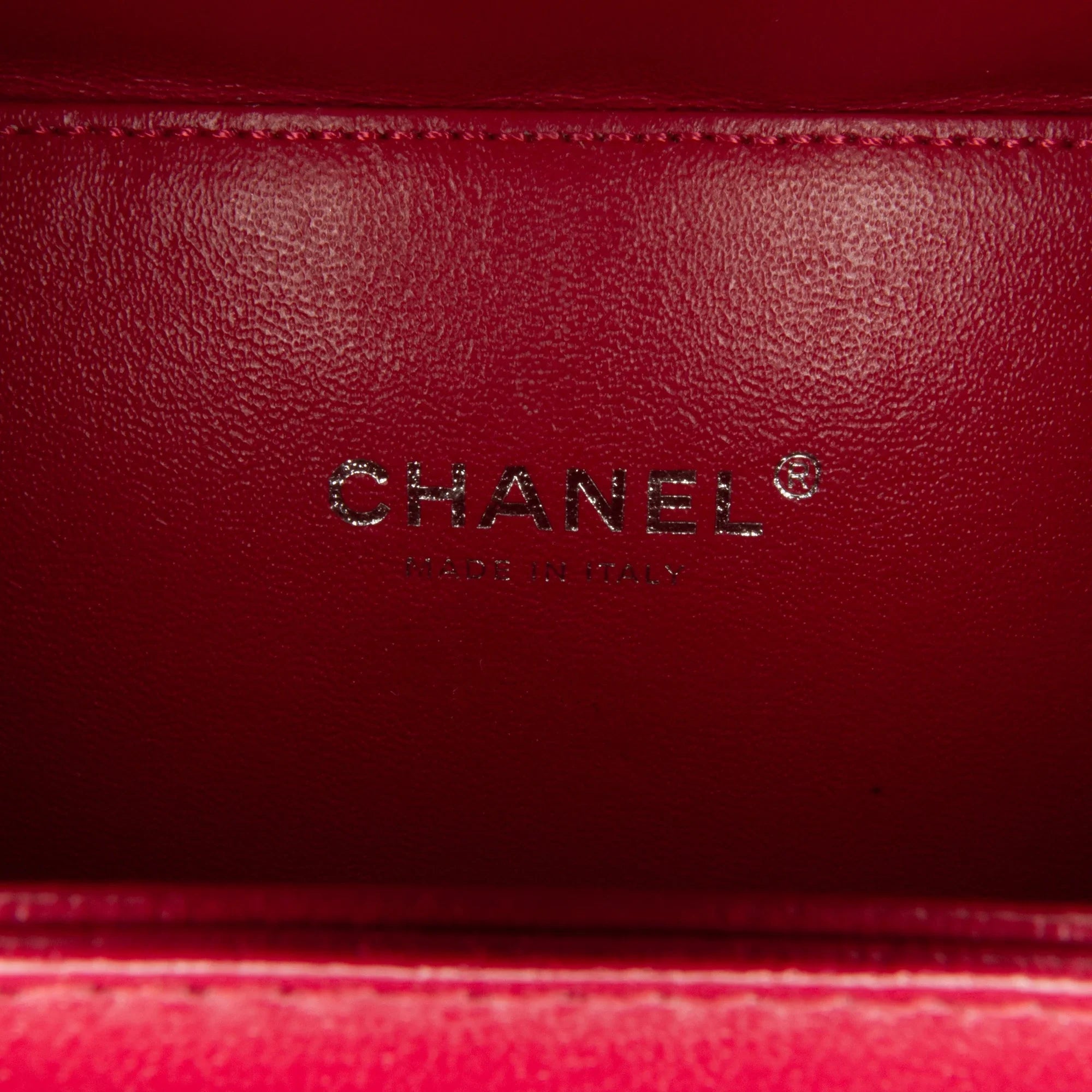 Filigree Leather (Like Pre-Owned Caviar Bag Authenticated CC White Unisex Small Chanel New) Vanity