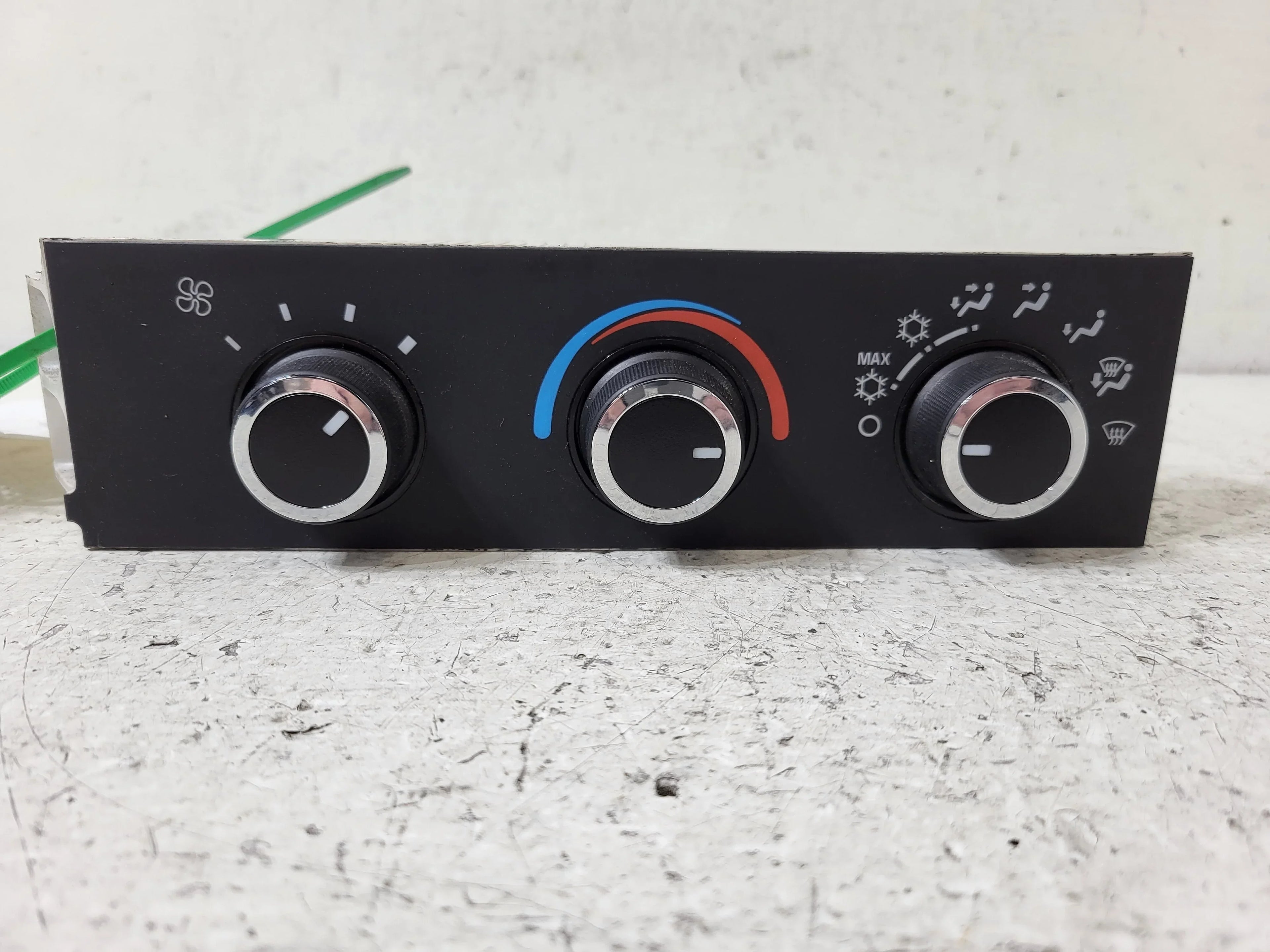 AC Temperature Chevrolet LKQ 2017 Heat 3500 OEM Express (Good) Pre-Owned Control Unit Van