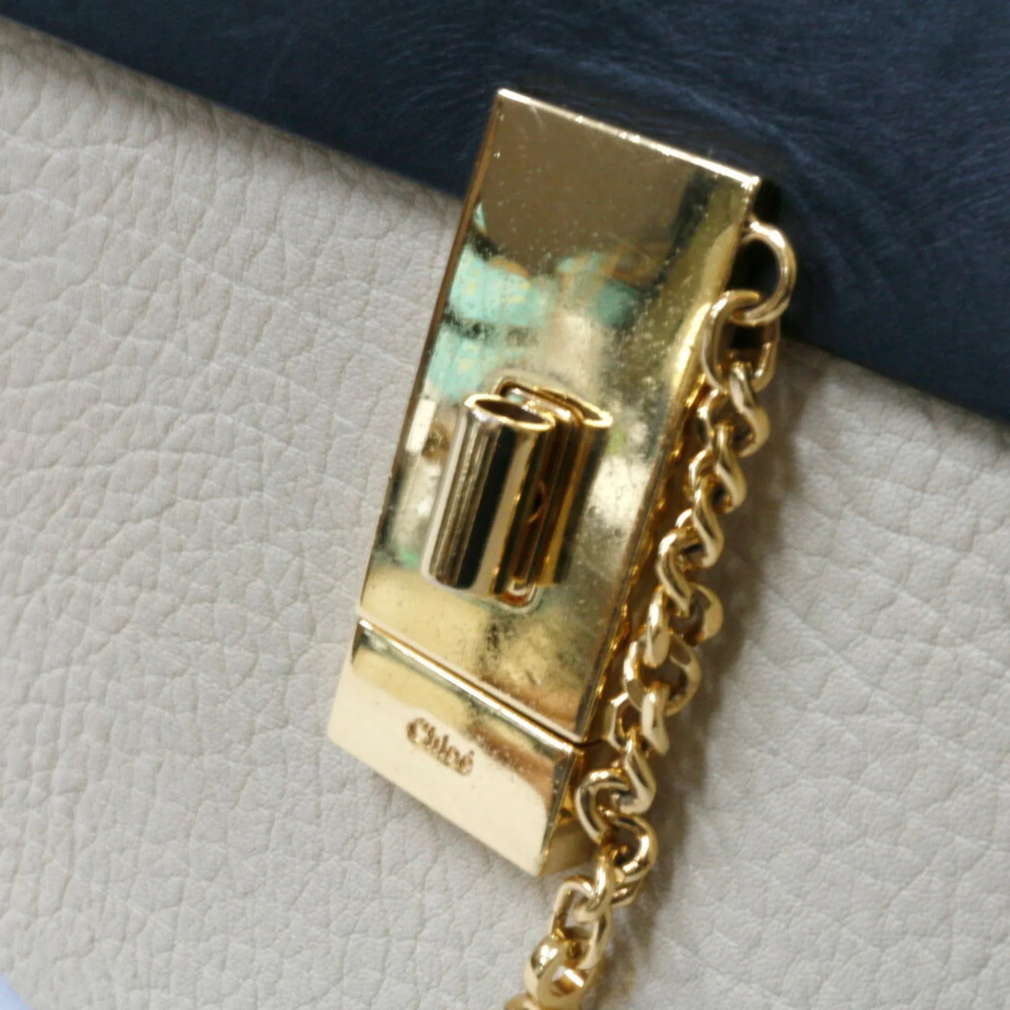Chloé Beige,Black Leather Shoulder Pre-Owned (Fair) Bag