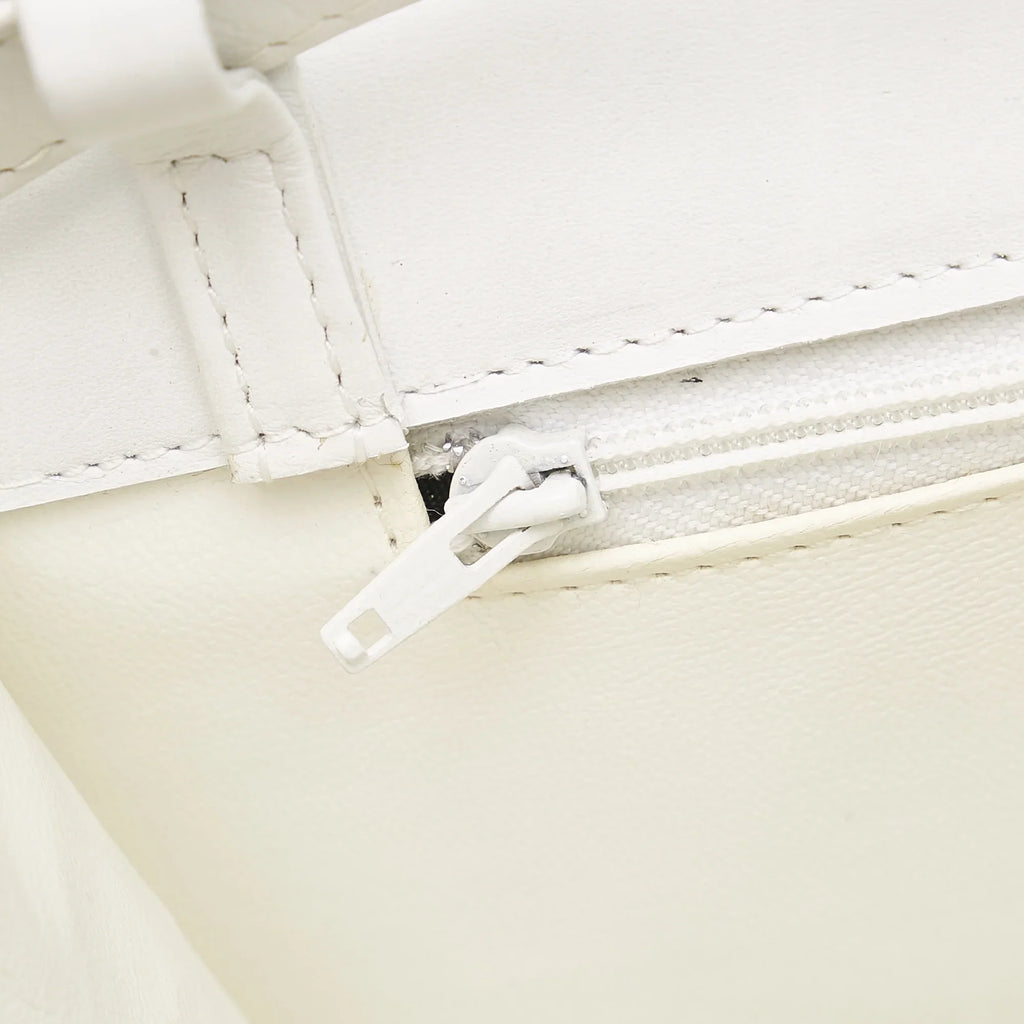Pre-Owned Crossbody Bag Valentino Calf Authenticated White Leather Women (Good)