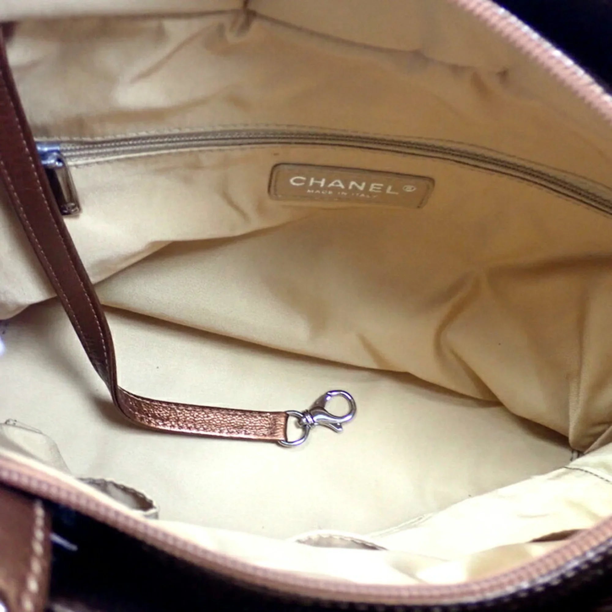 Biarritz (Fair) canvas Pre-Owned Chanel tote bag Paris coated hand CHANEL