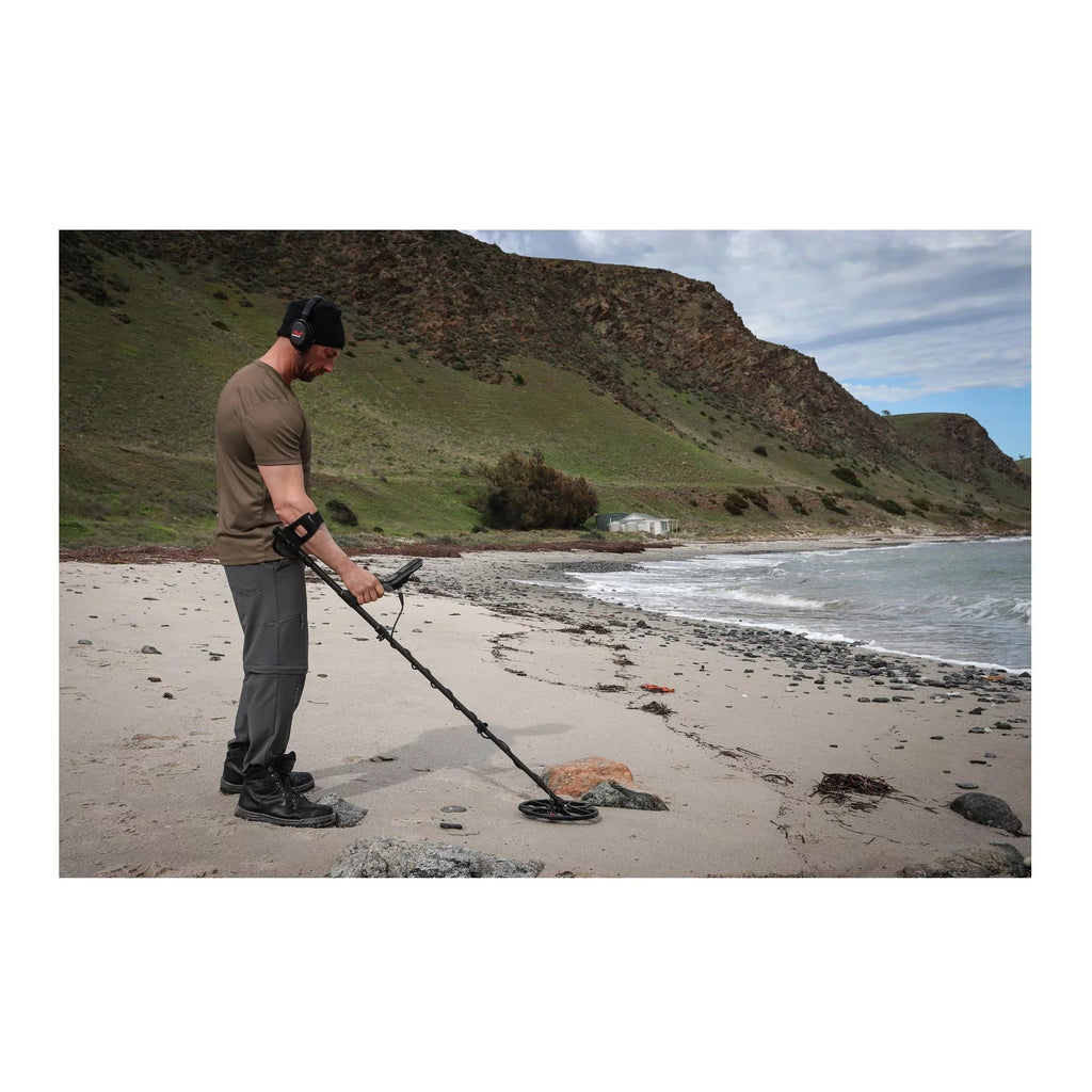 Minelab Equinox Metal 900 Case Pinpointer and Waterproof with (Yellow) Detector